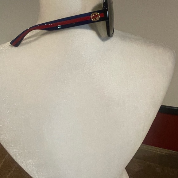 Authentic Gucci blue red stripe arms. - Picture 5 of 5